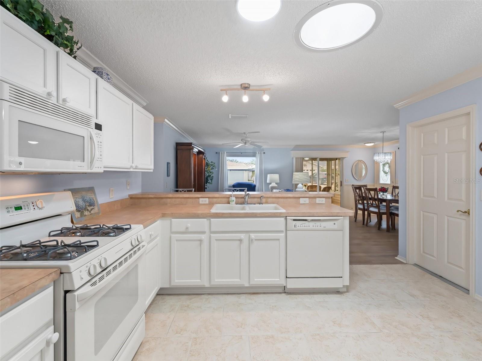 Image 25 of 47 For 17461 82nd Albemarle Avenue
