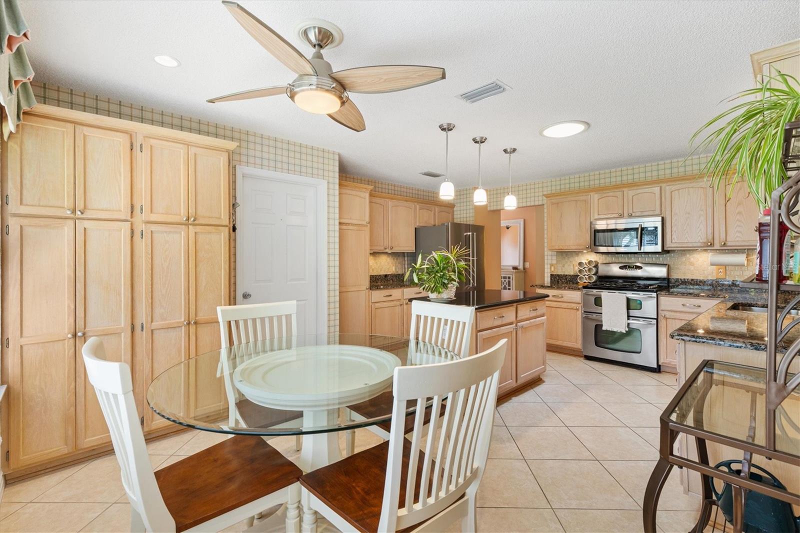 Image 13 of 41 For 2991 Saint Thomas Lane