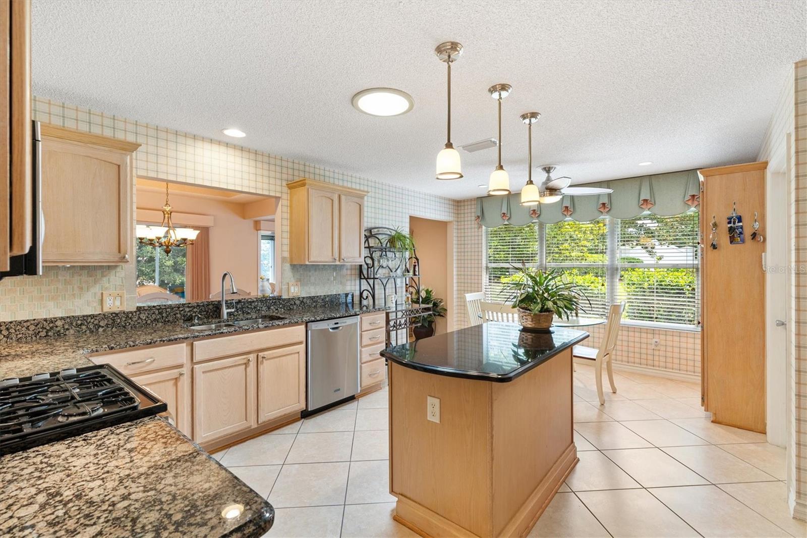 Image 16 of 41 For 2991 Saint Thomas Lane