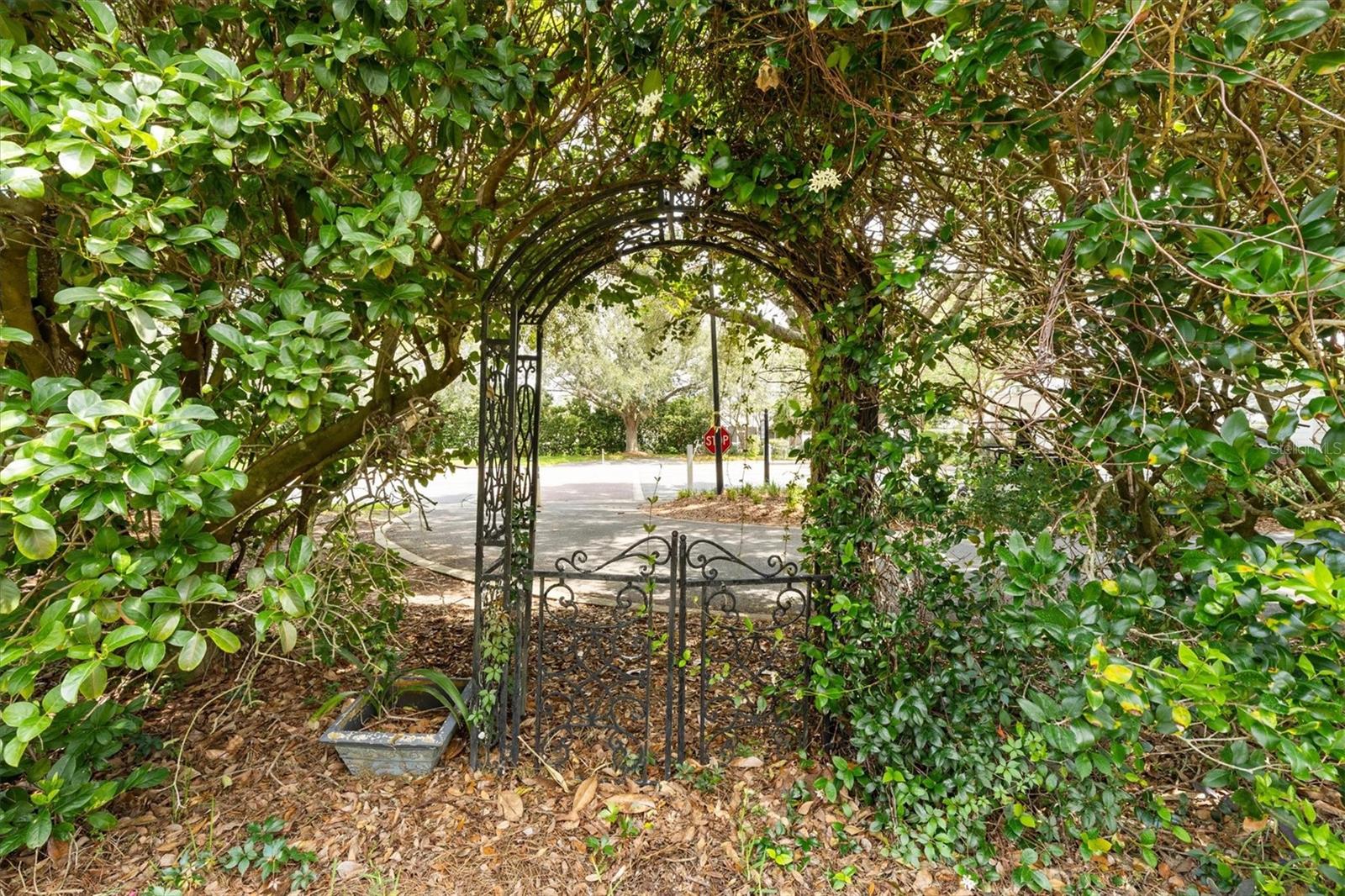 Image 30 of 41 For 2991 Saint Thomas Lane