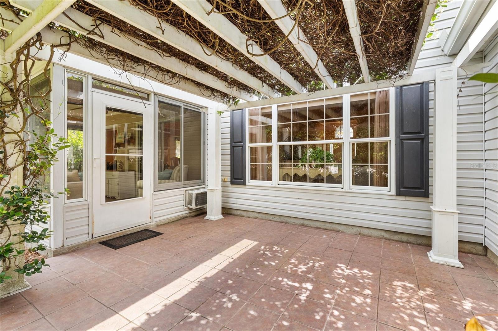 Image 32 of 41 For 2991 Saint Thomas Lane