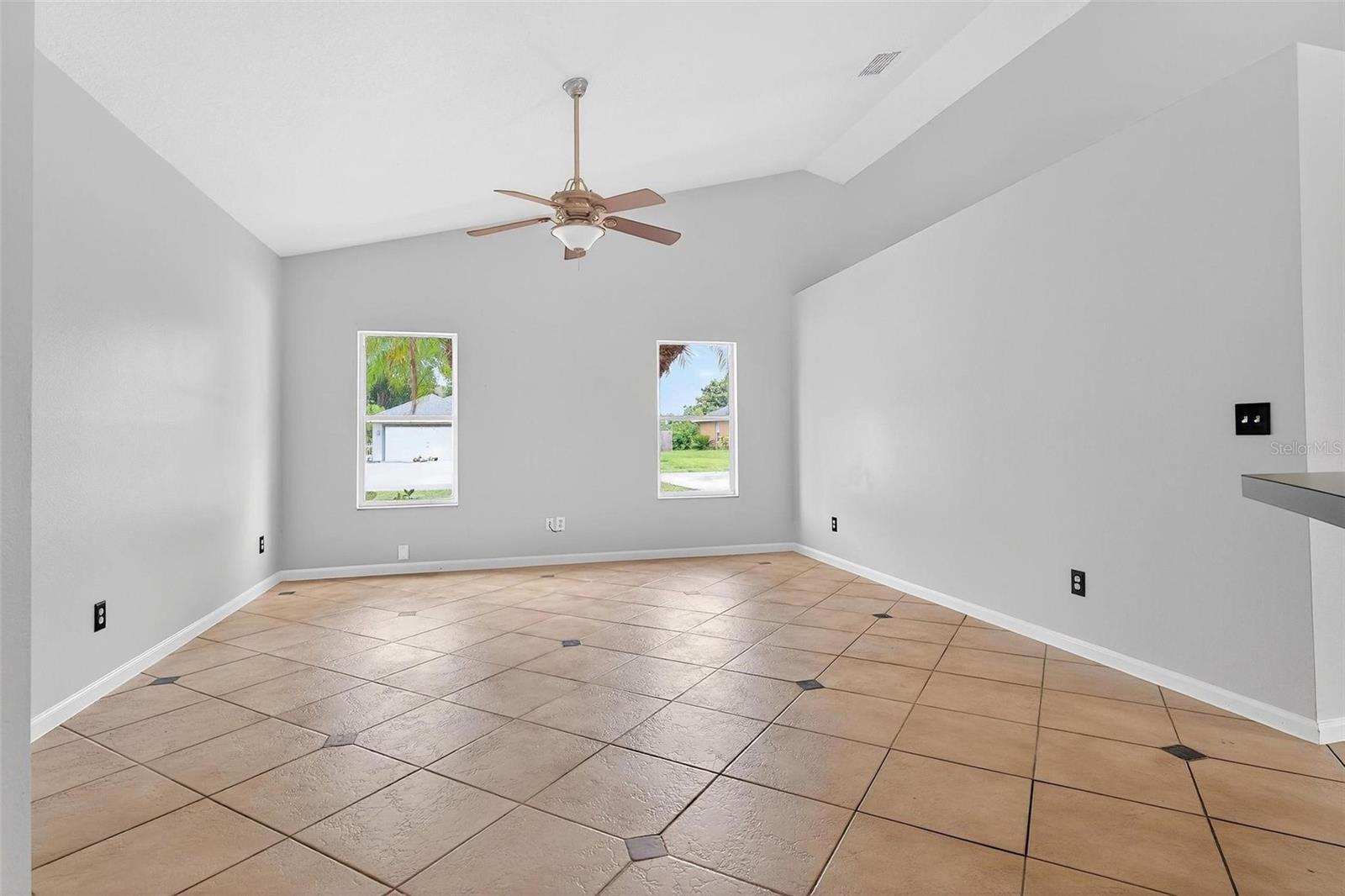 Image 10 of 78 For 2705 Bayview Dr