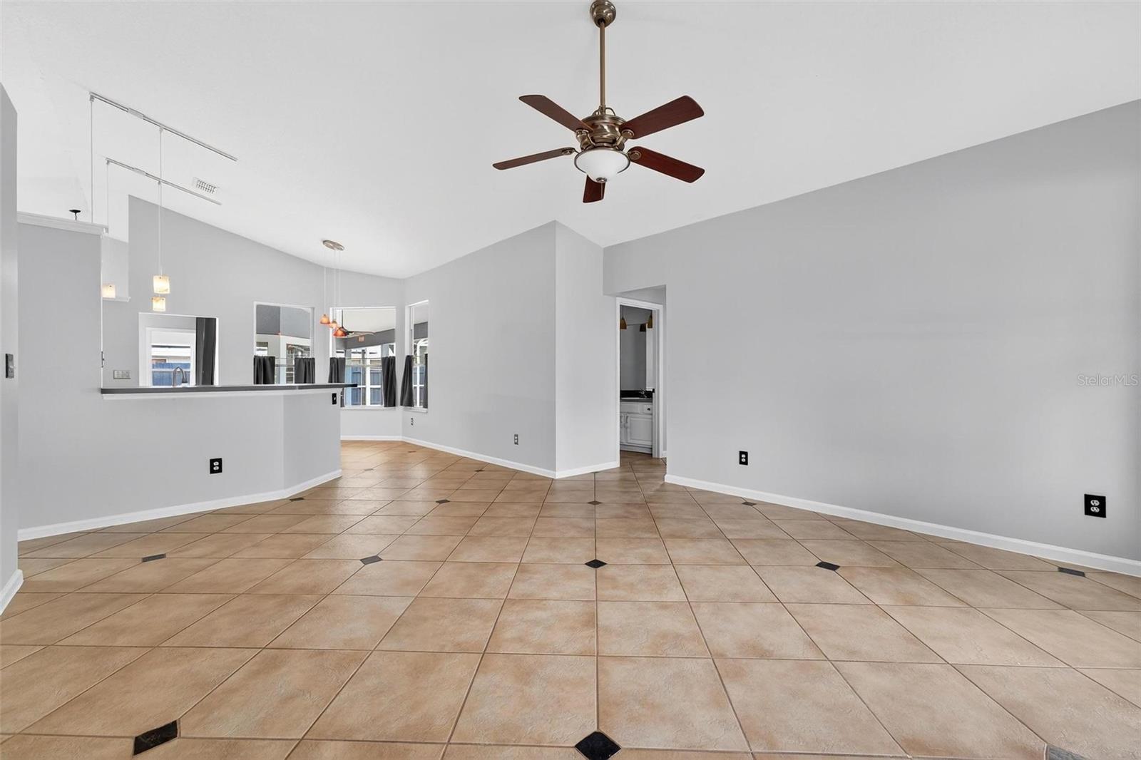 Image 12 of 78 For 2705 Bayview Dr