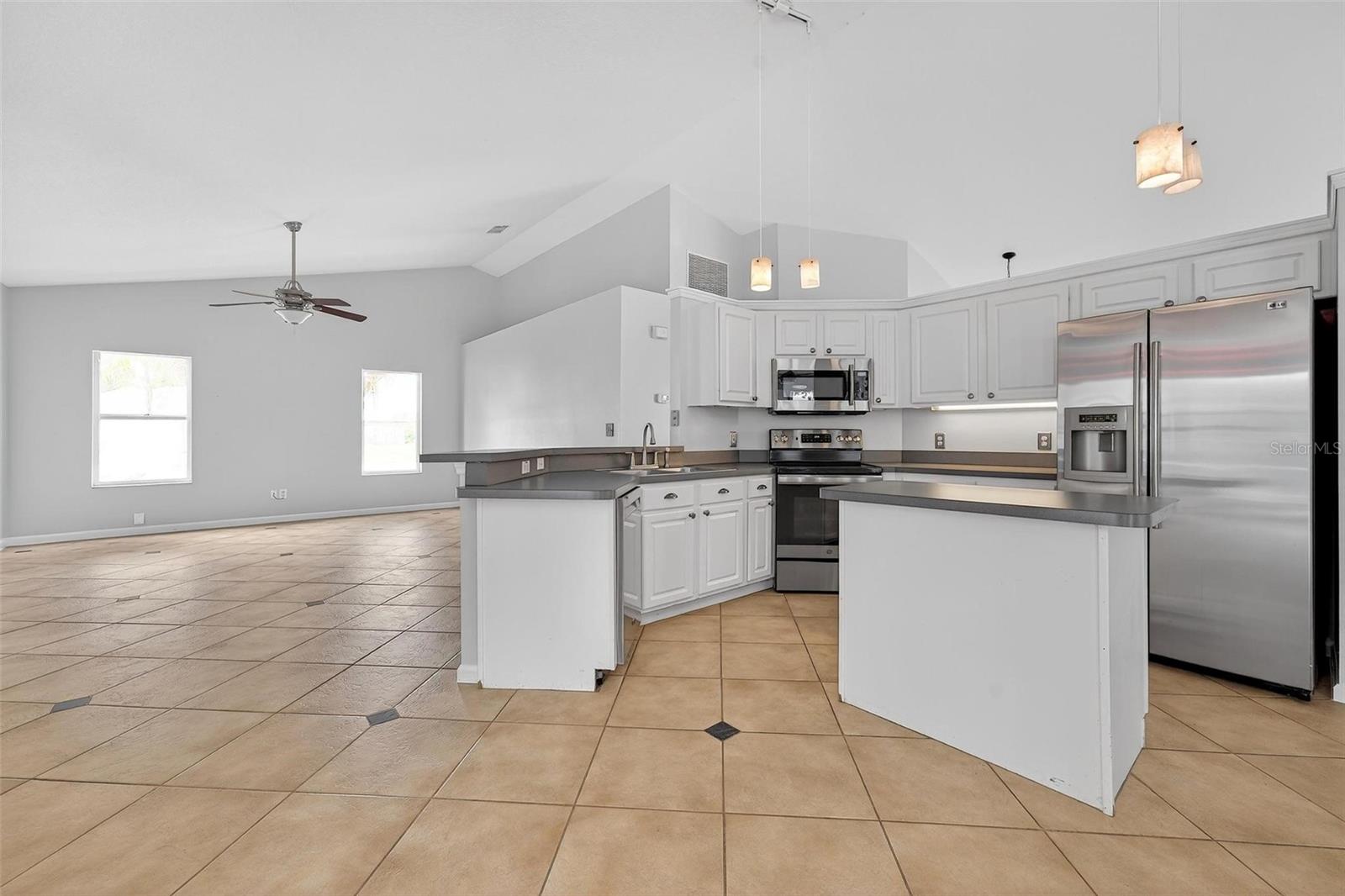 Image 15 of 78 For 2705 Bayview Dr