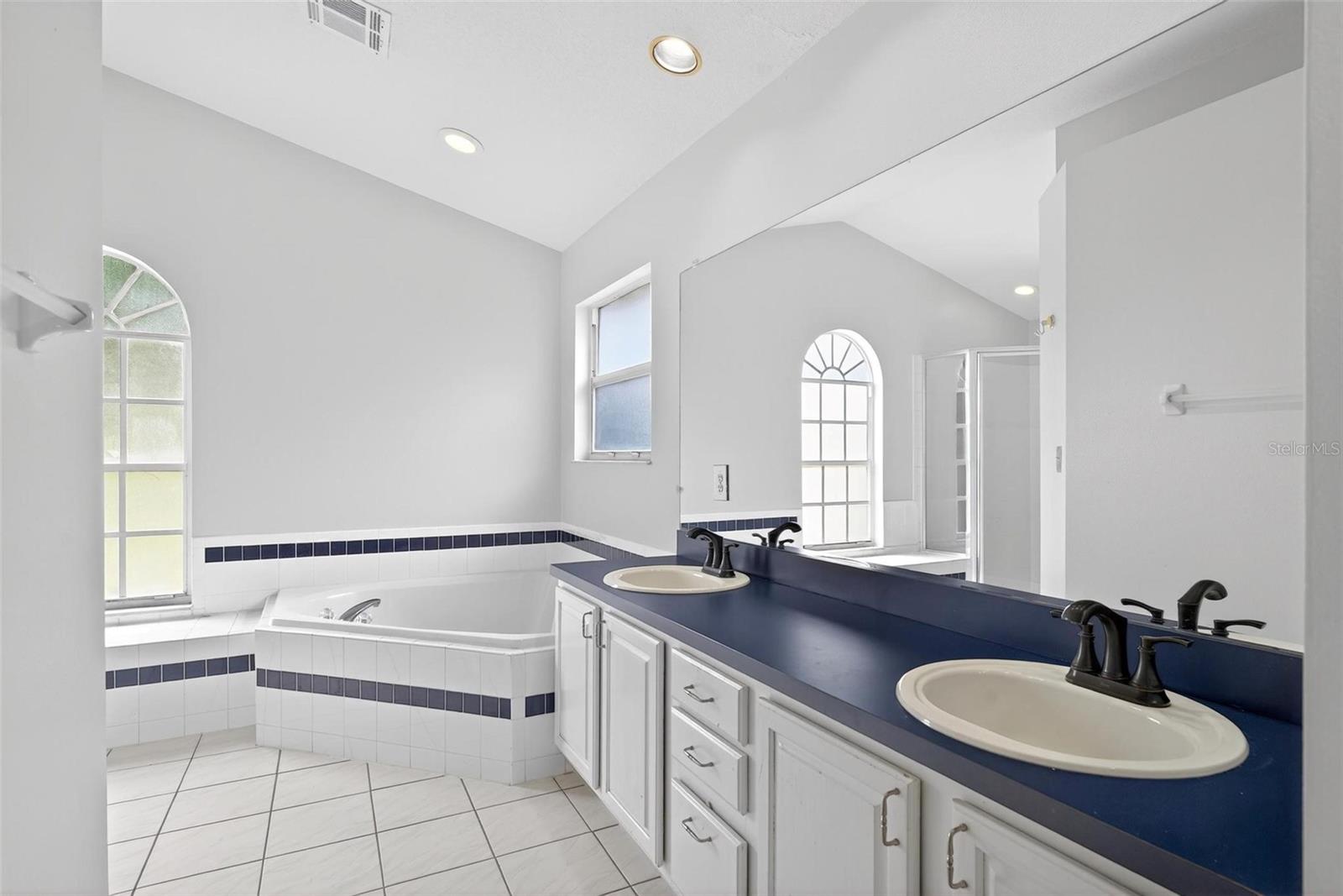Image 20 of 78 For 2705 Bayview Dr