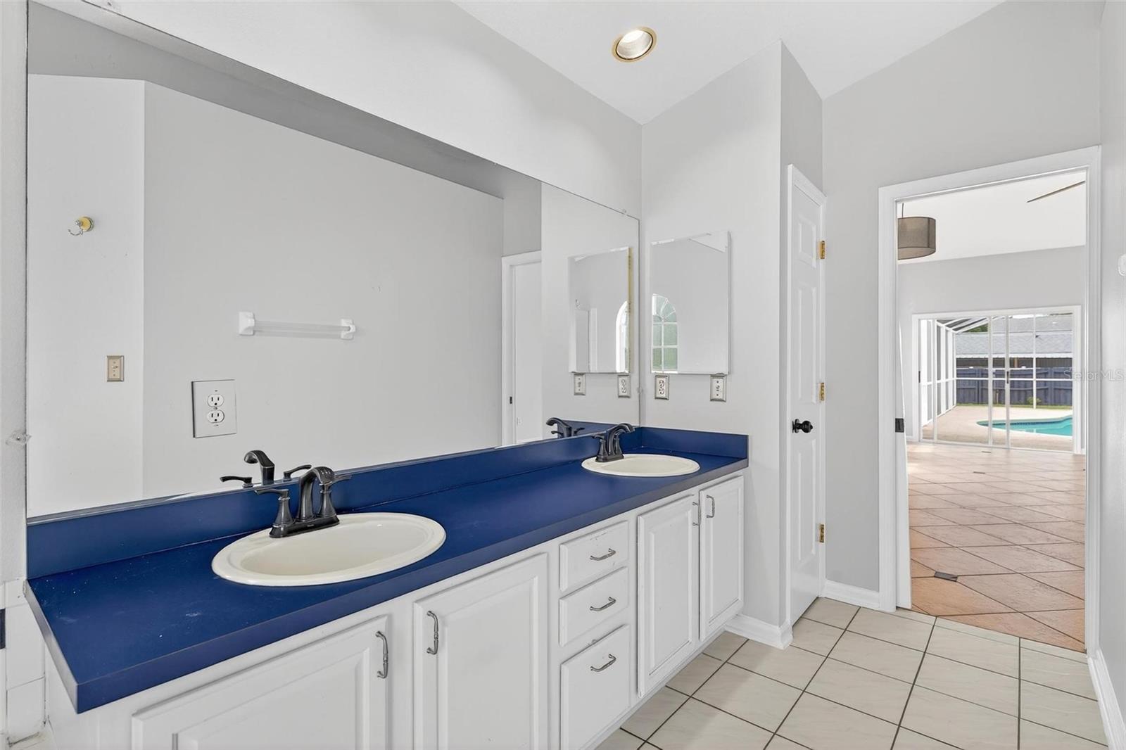 Image 21 of 78 For 2705 Bayview Dr