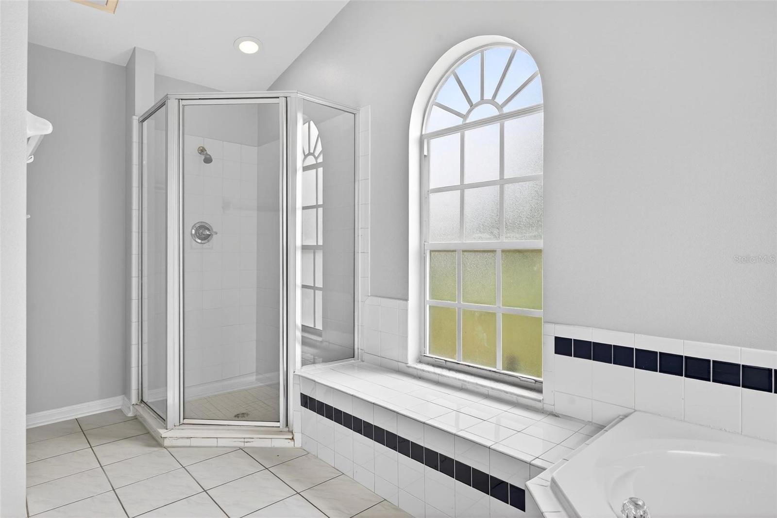 Image 23 of 78 For 2705 Bayview Dr