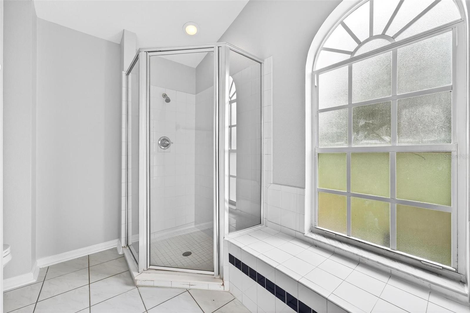 Image 24 of 78 For 2705 Bayview Dr