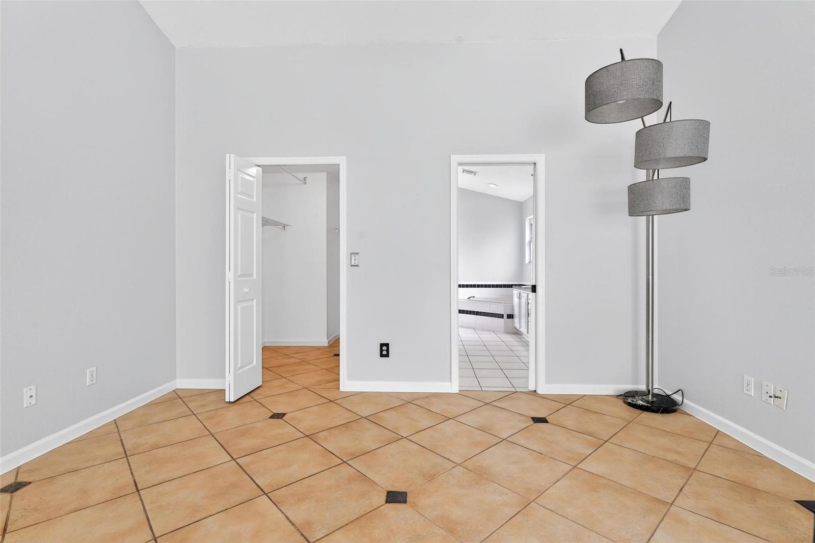 Image 28 of 78 For 2705 Bayview Dr