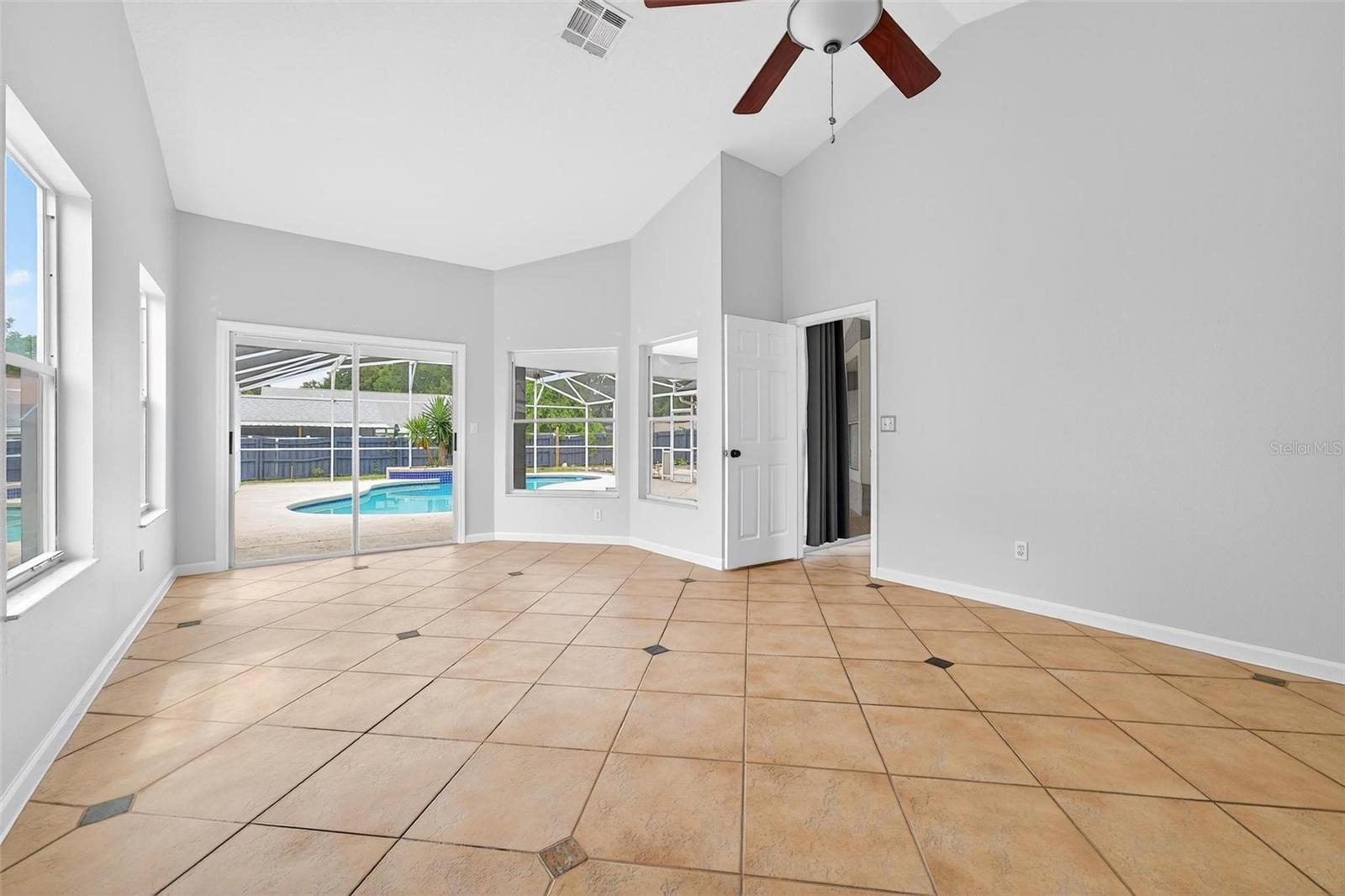 Image 29 of 78 For 2705 Bayview Dr