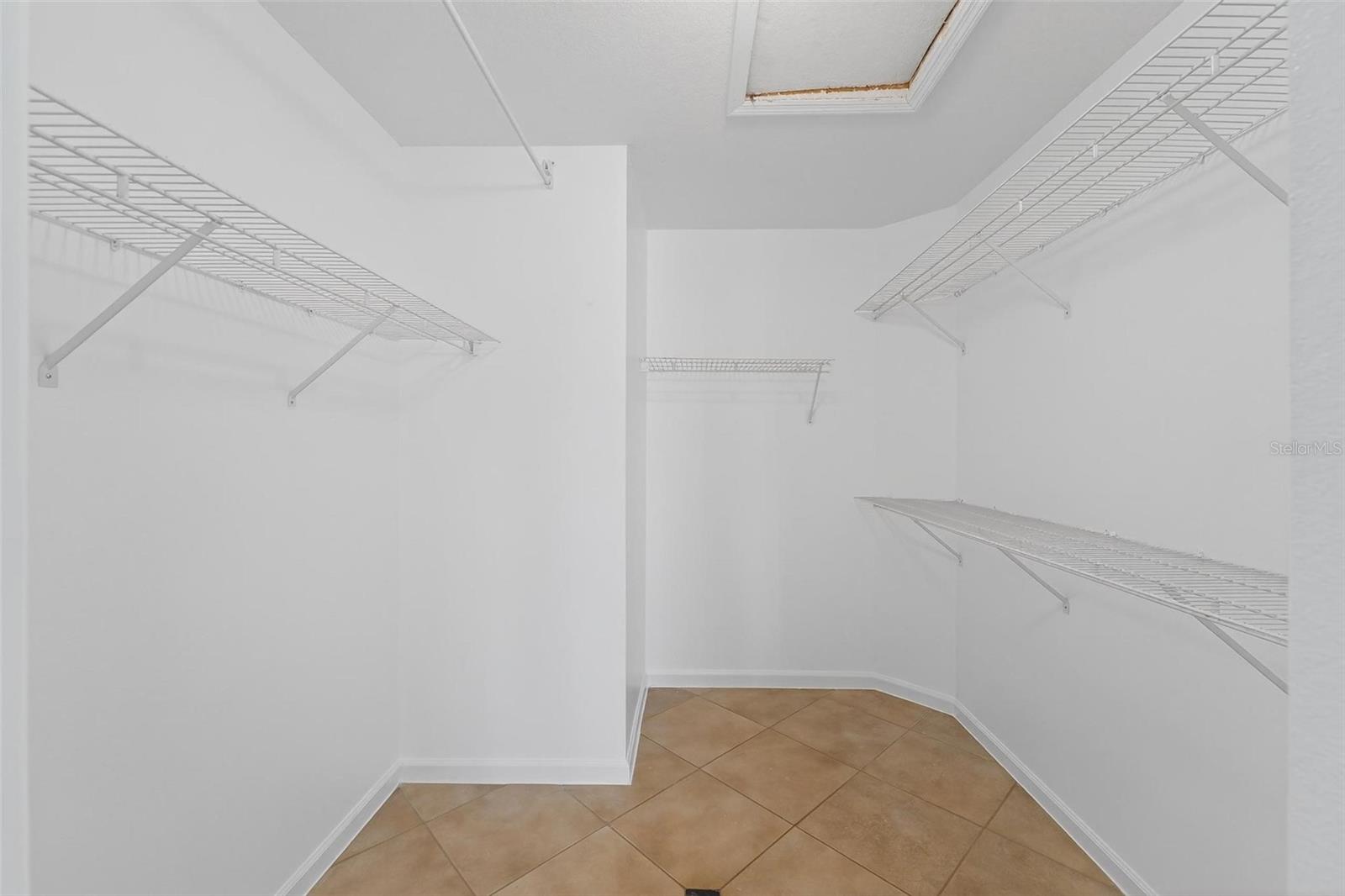 Image 30 of 78 For 2705 Bayview Dr