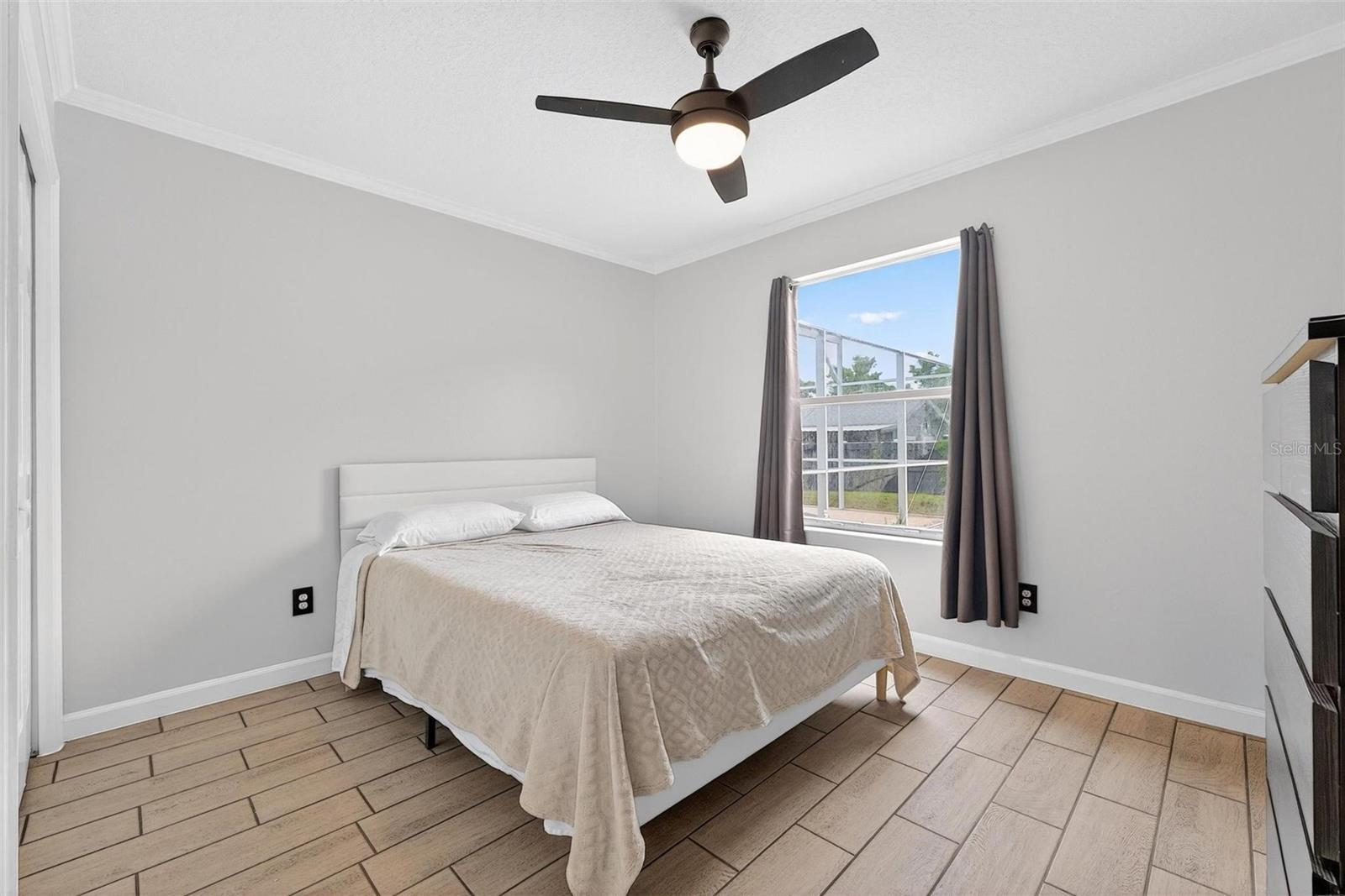 Image 37 of 78 For 2705 Bayview Dr
