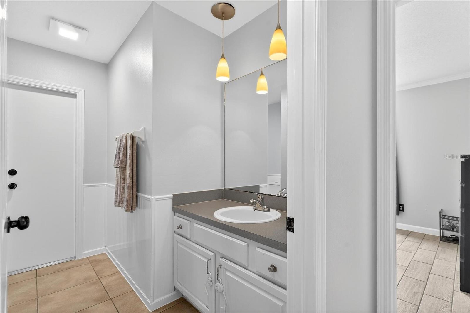 Image 39 of 78 For 2705 Bayview Dr