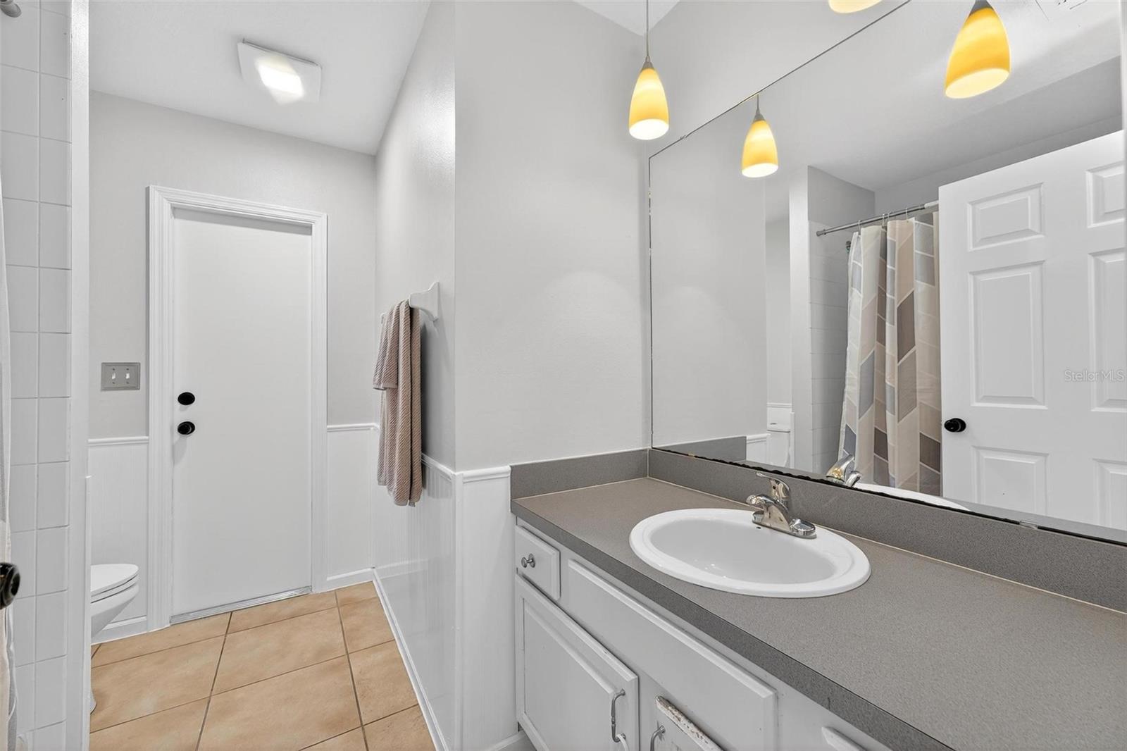 Image 40 of 78 For 2705 Bayview Dr