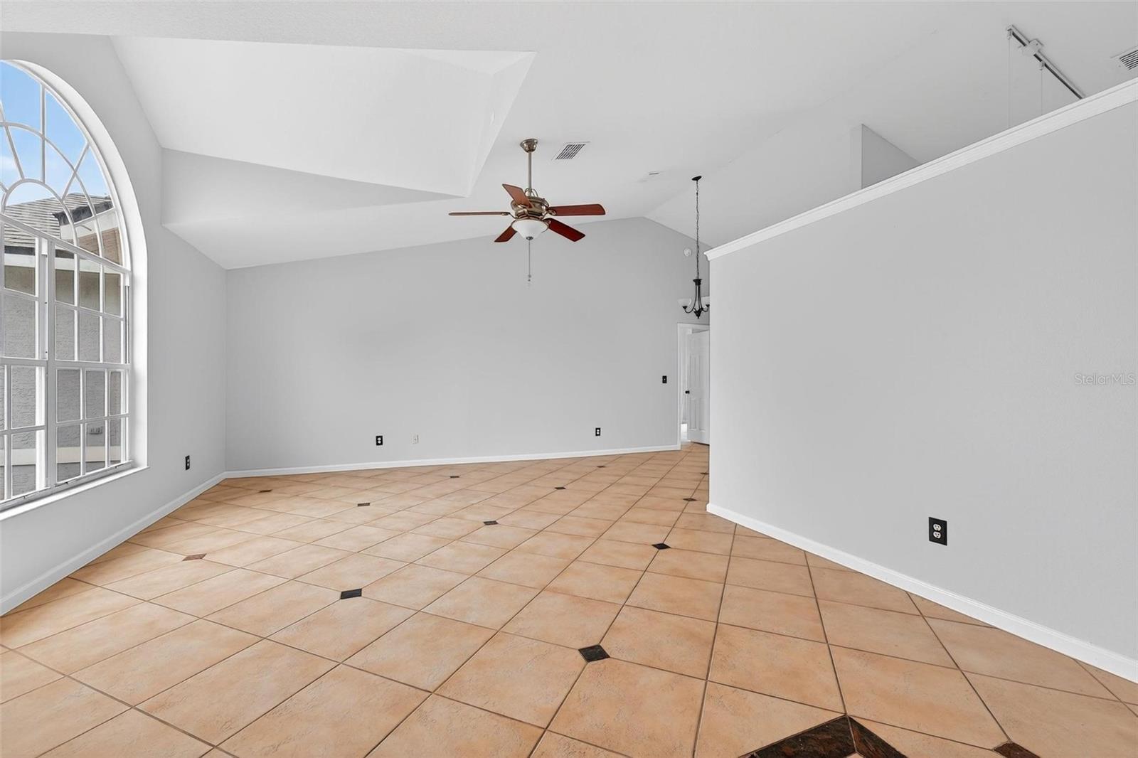 Image 7 of 78 For 2705 Bayview Dr