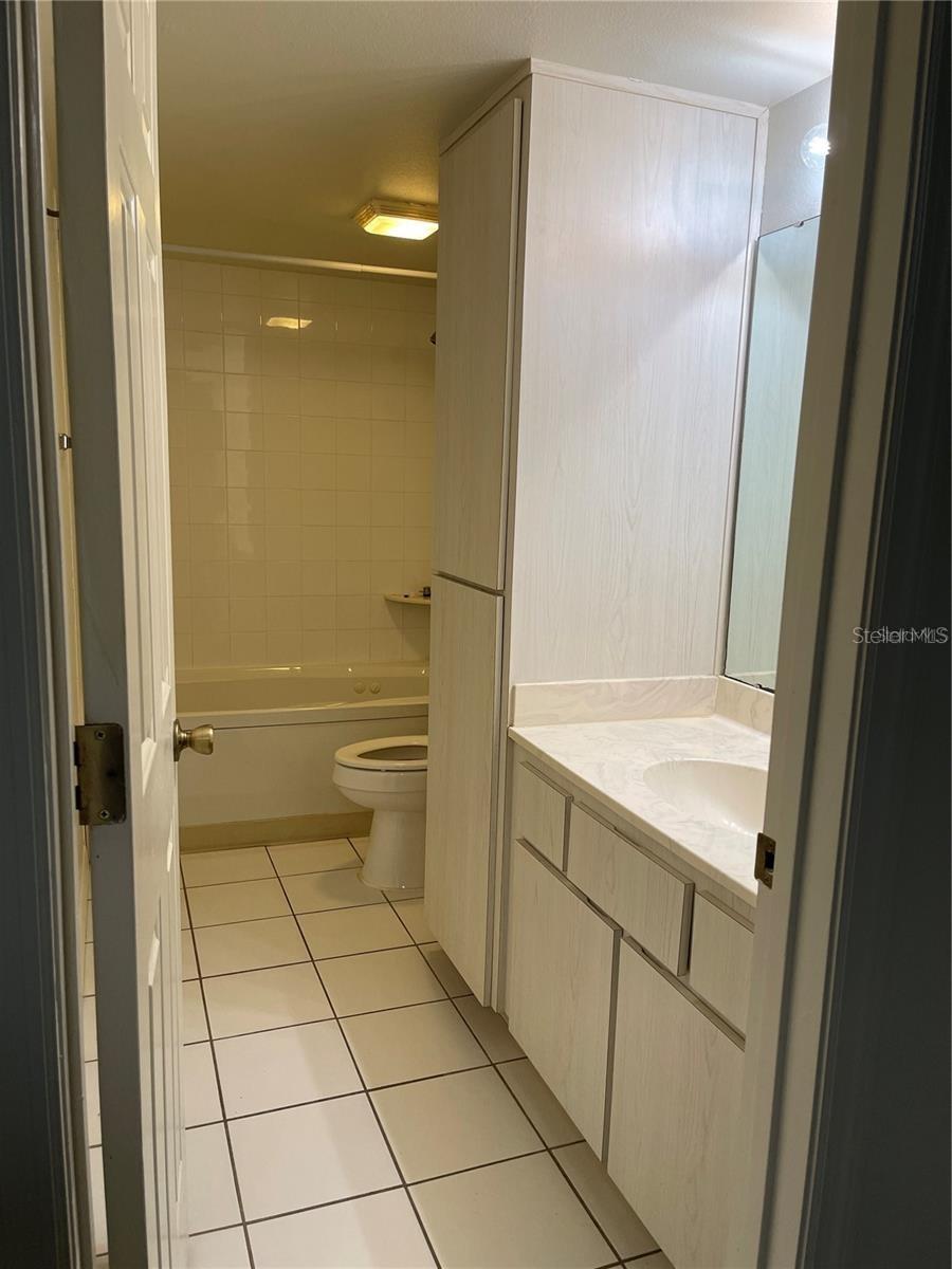 Image 15 of 18 For 2925 Poplar Avenue
