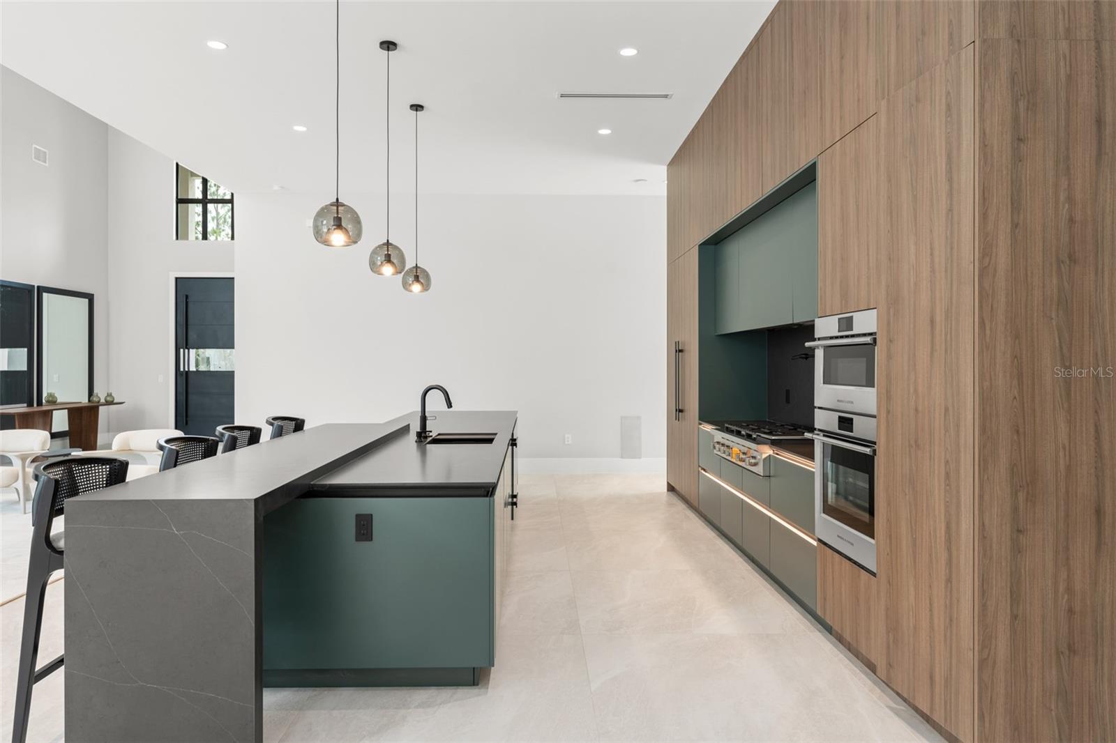 Listing photo id 9 for 16320 Pendio Drive