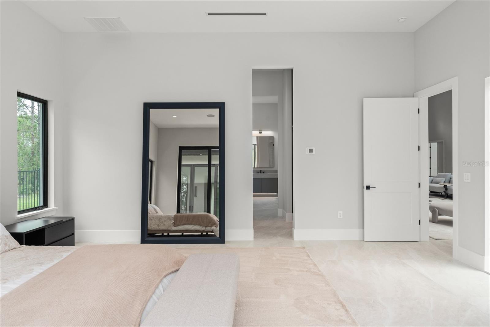 Listing photo id 18 for 16320 Pendio Drive