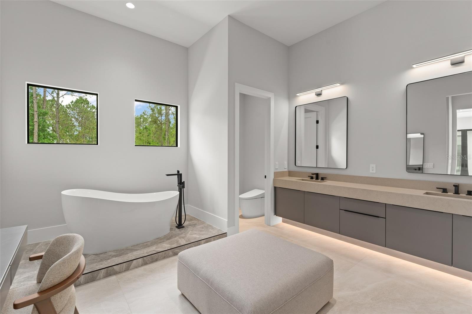 Listing photo id 22 for 16320 Pendio Drive