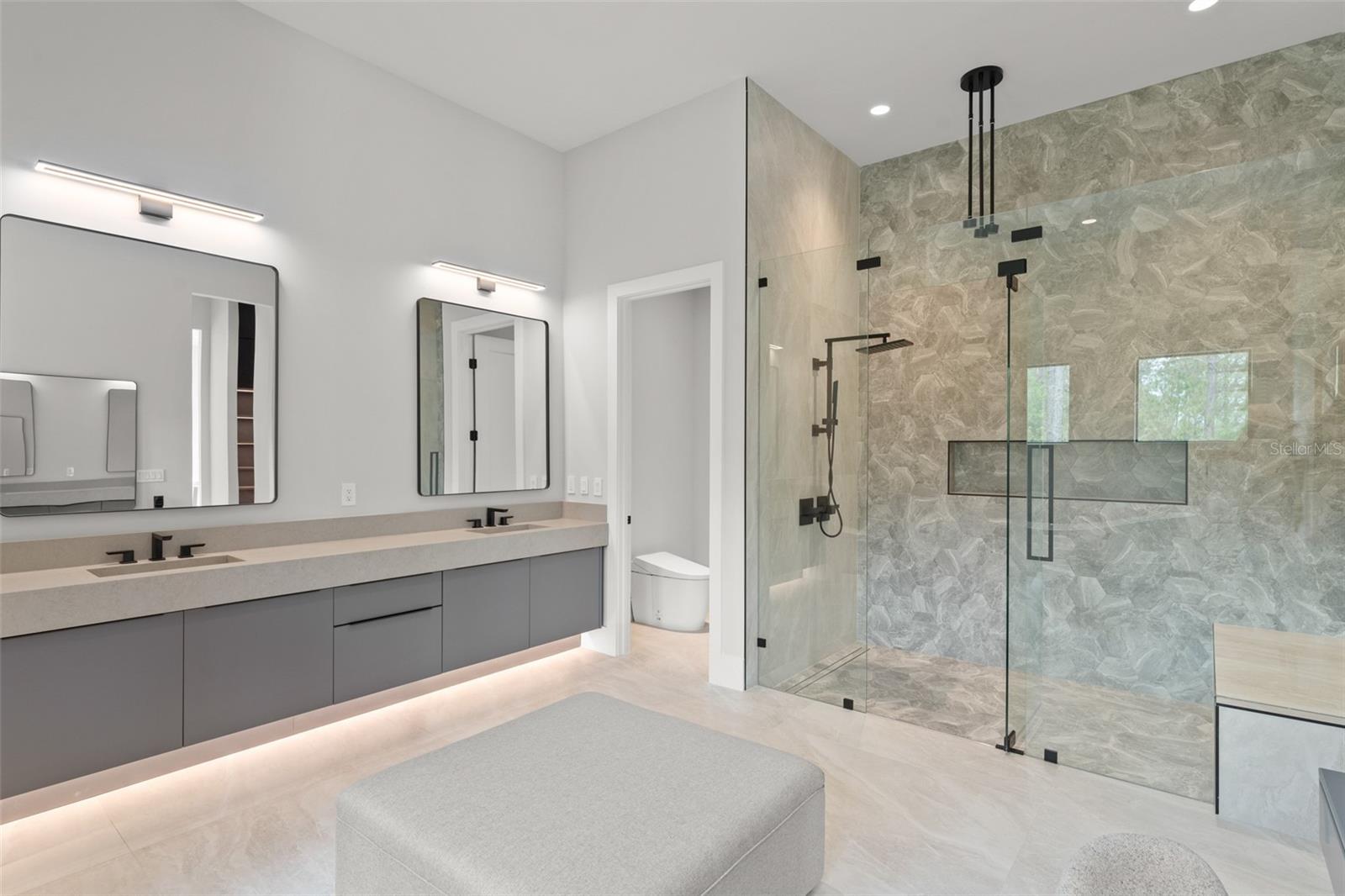 Listing photo id 23 for 16320 Pendio Drive