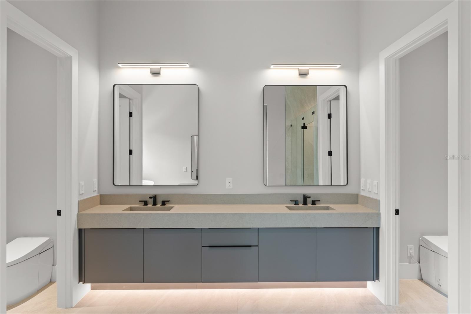 Listing photo id 25 for 16320 Pendio Drive