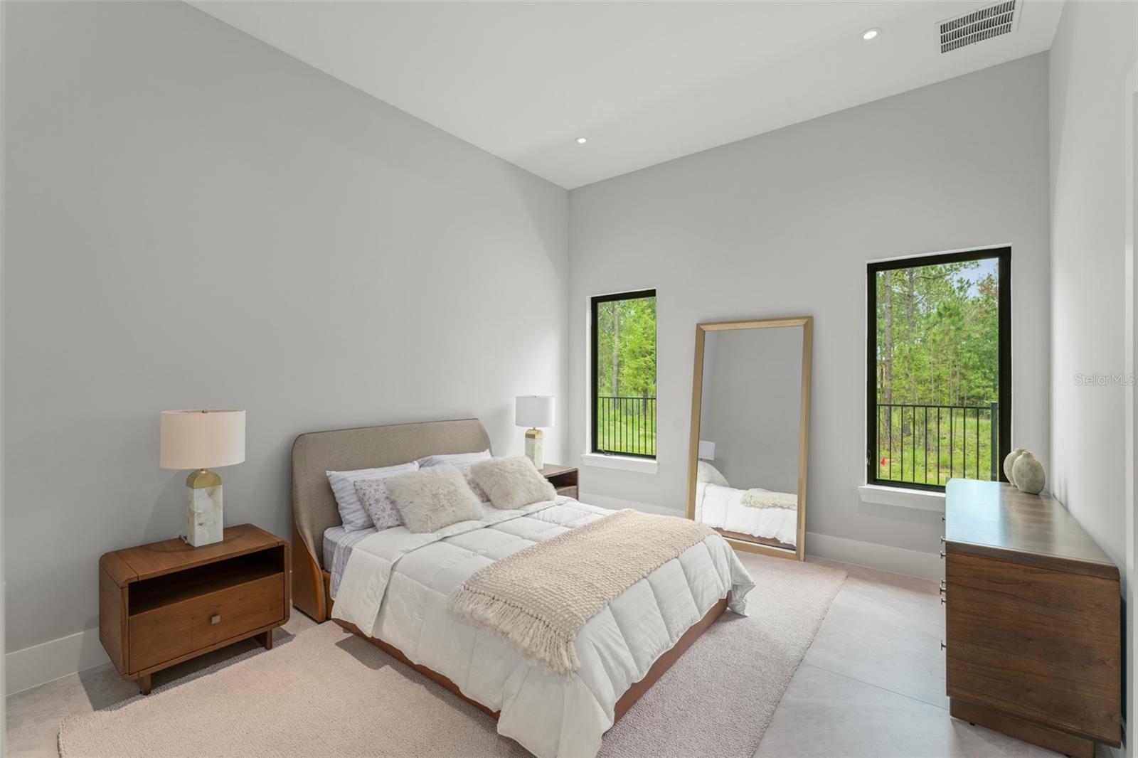 Listing photo id 26 for 16320 Pendio Drive