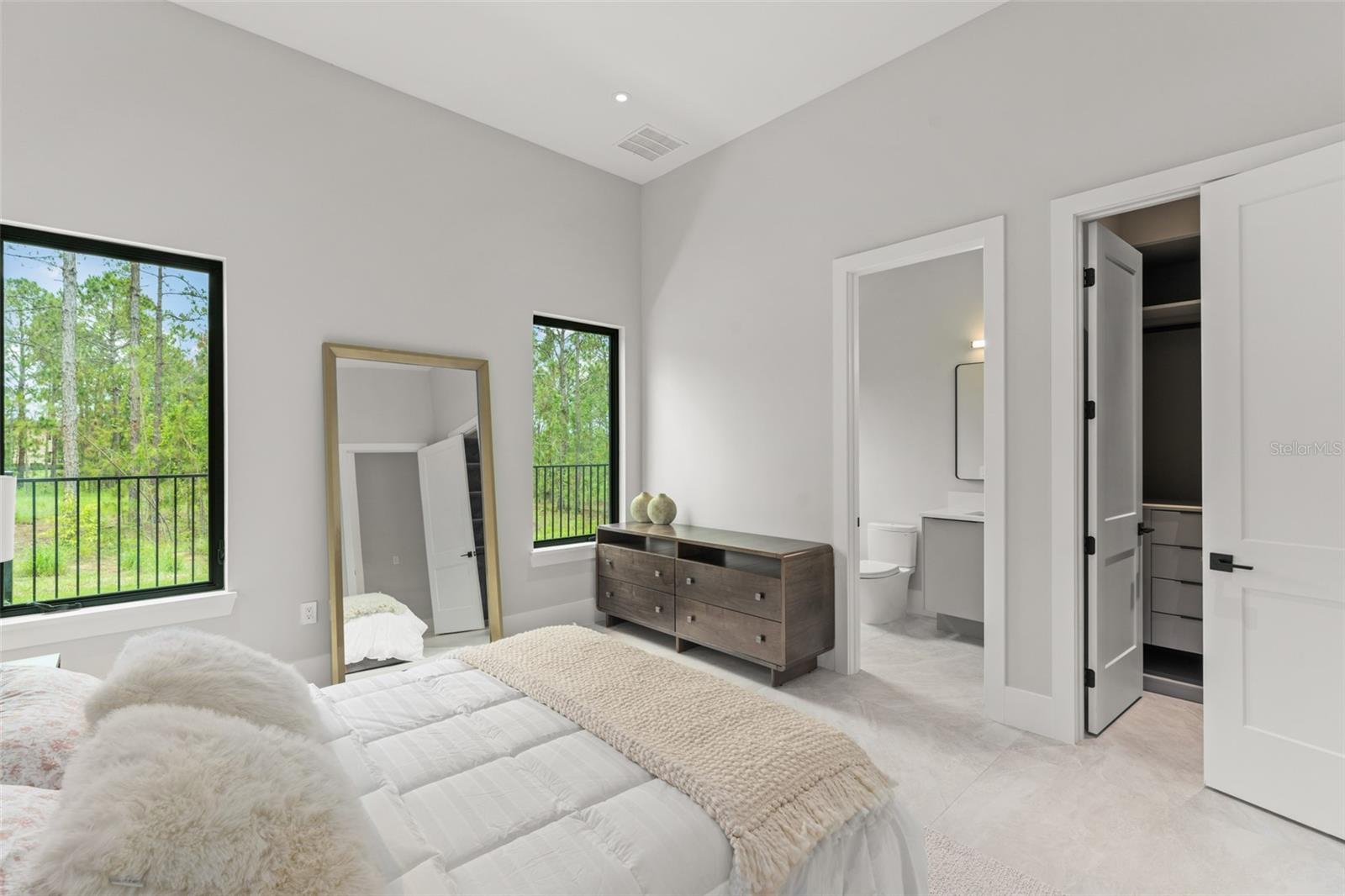 Listing photo id 27 for 16320 Pendio Drive