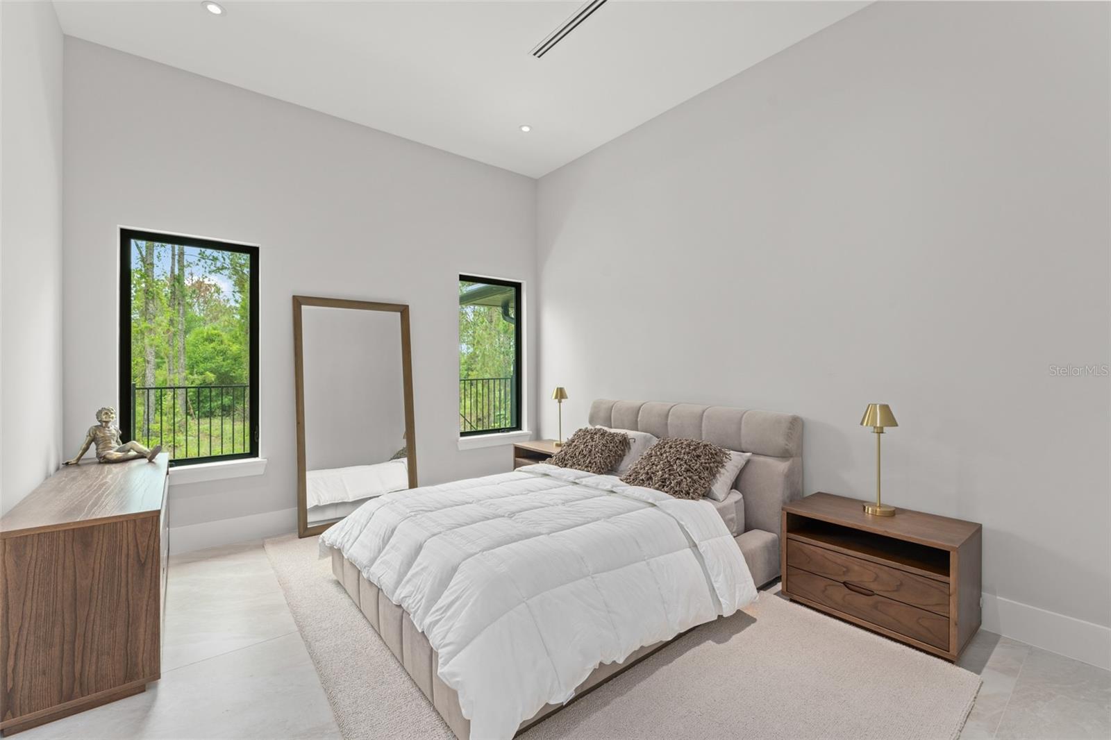 Listing photo id 30 for 16320 Pendio Drive