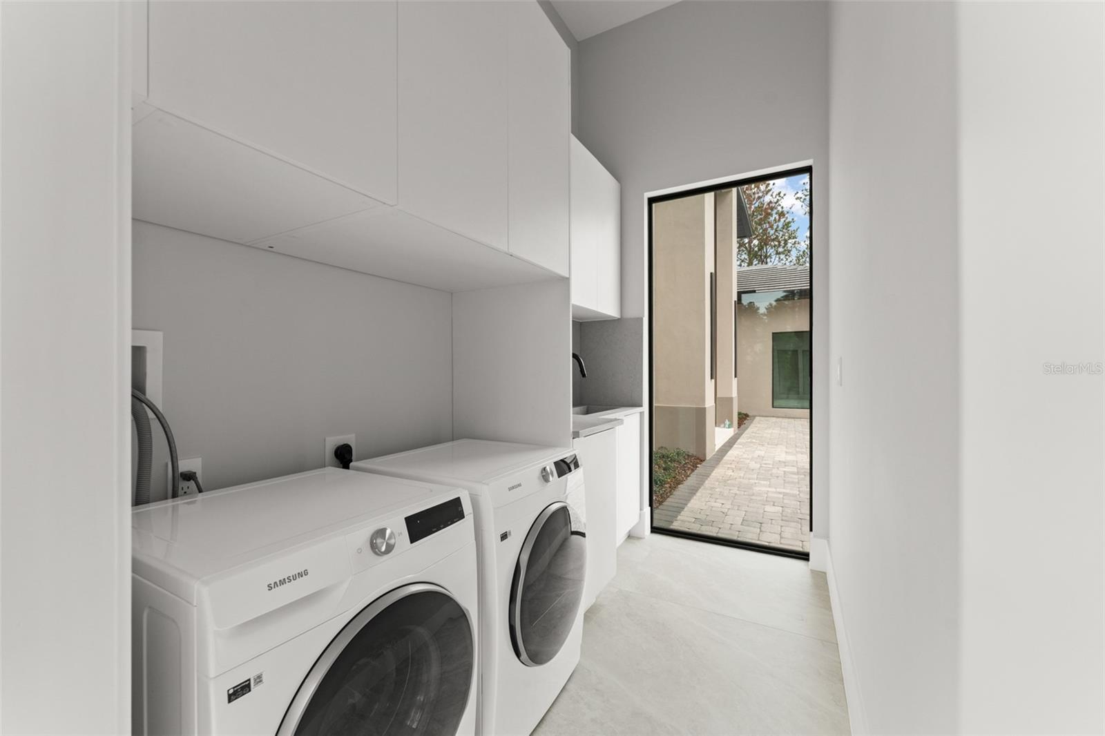 Listing photo id 39 for 16320 Pendio Drive