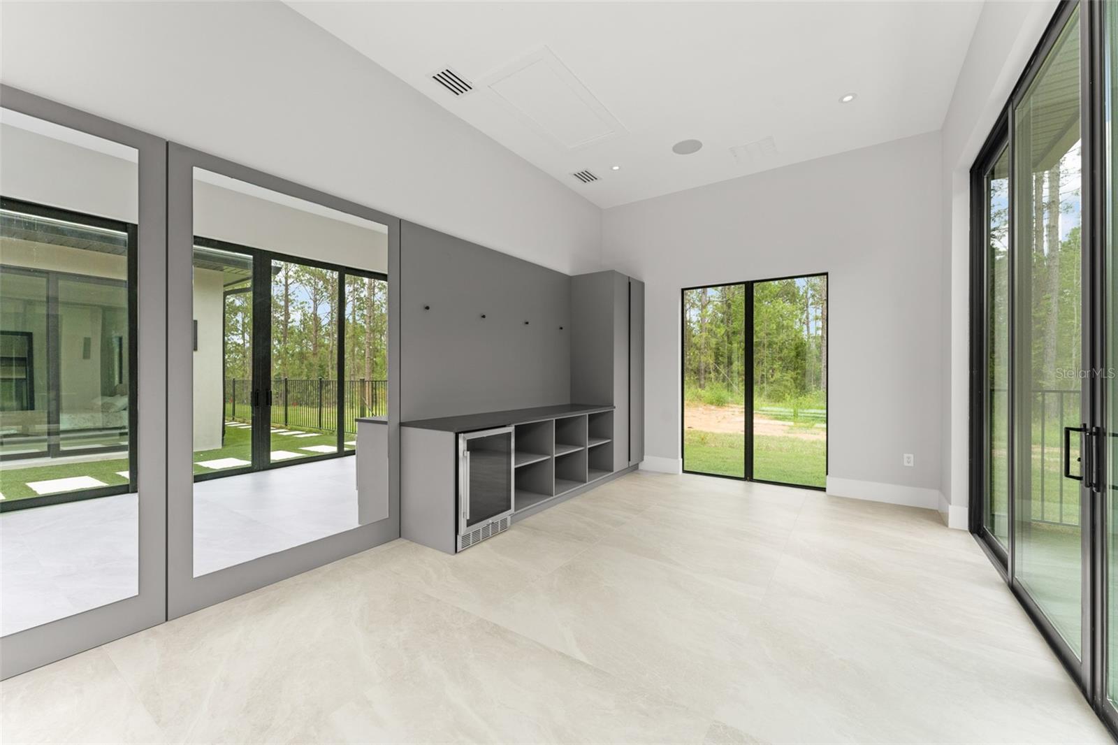 Listing photo id 40 for 16320 Pendio Drive