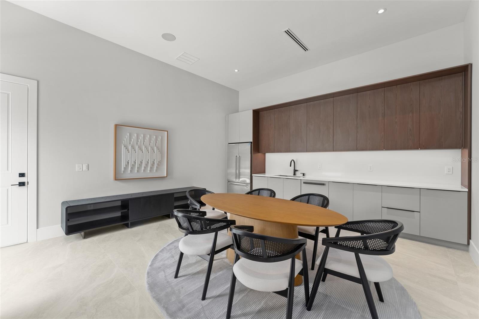Listing photo id 43 for 16320 Pendio Drive