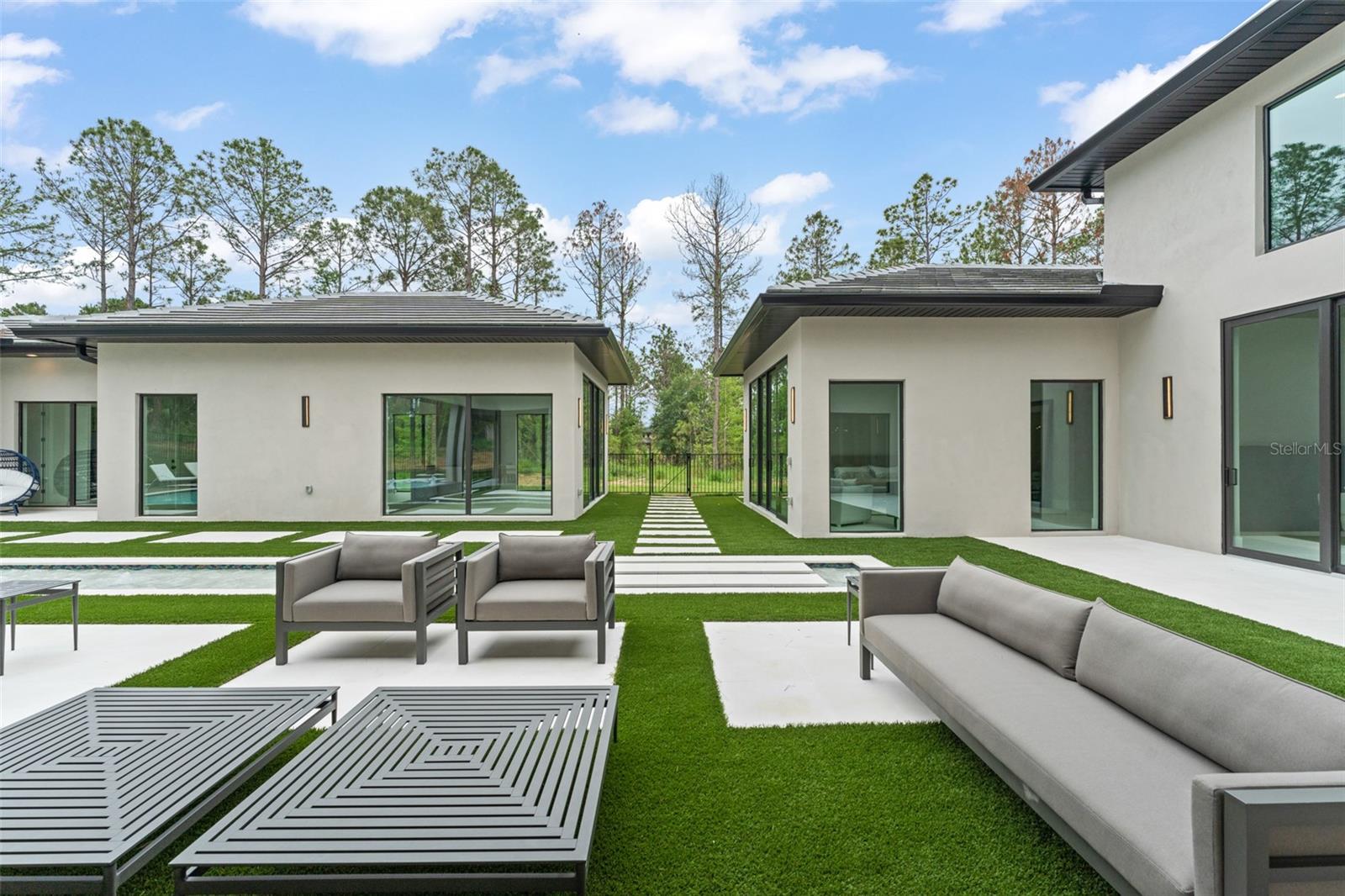 Listing photo id 57 for 16320 Pendio Drive