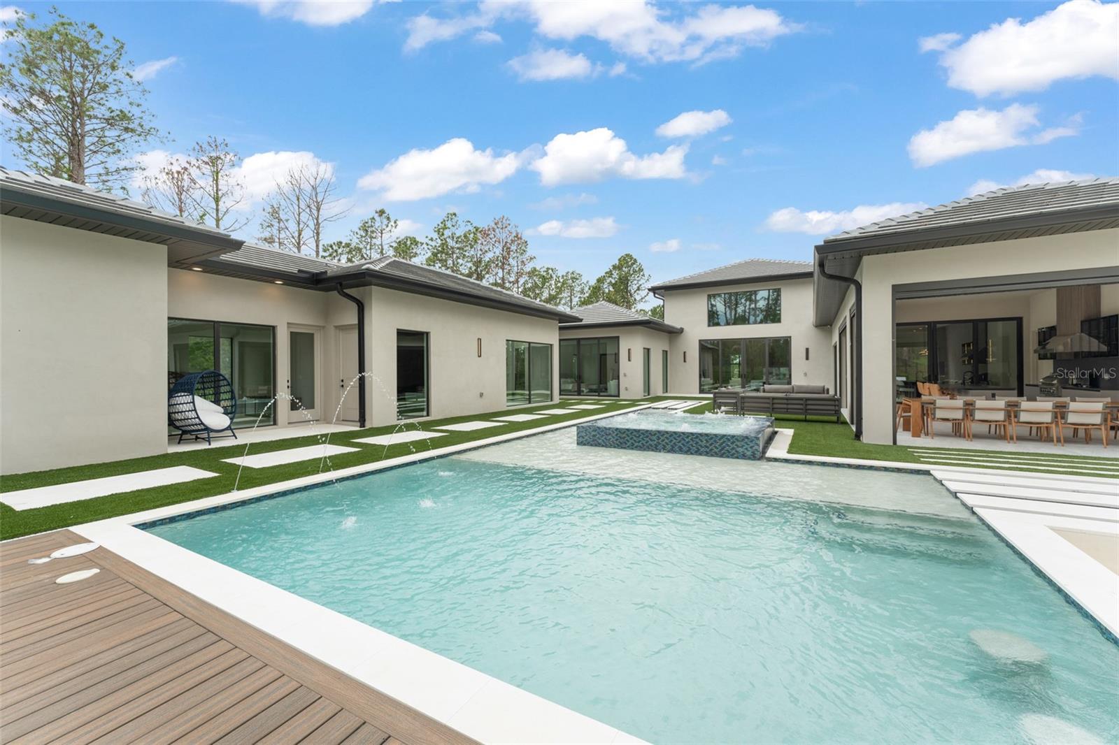 Listing photo id 60 for 16320 Pendio Drive