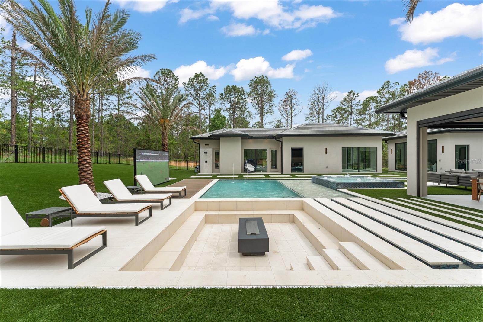 Listing photo id 65 for 16320 Pendio Drive