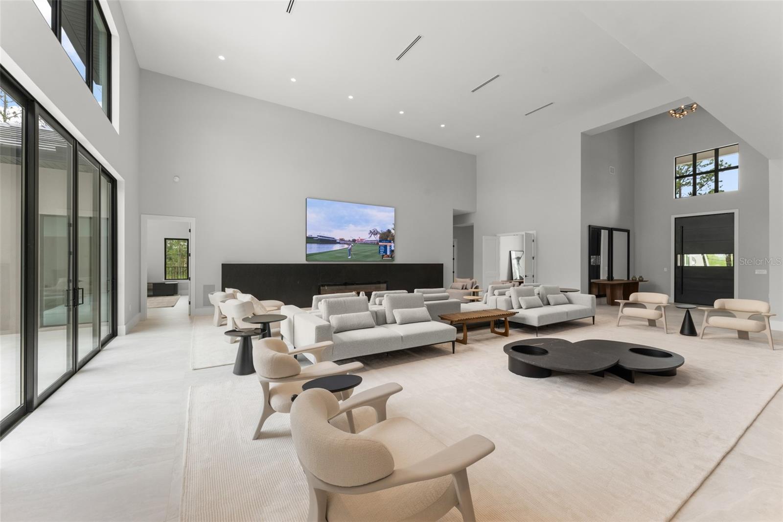 Listing photo id 5 for 16320 Pendio Drive
