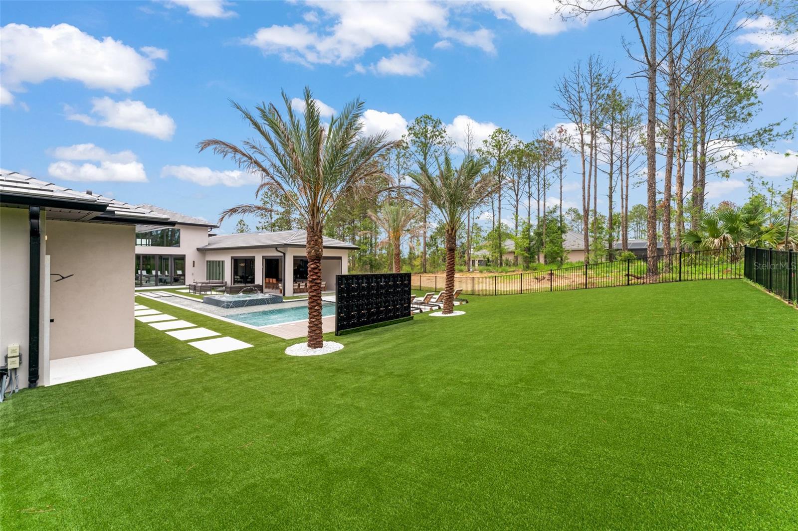 Listing photo id 68 for 16320 Pendio Drive