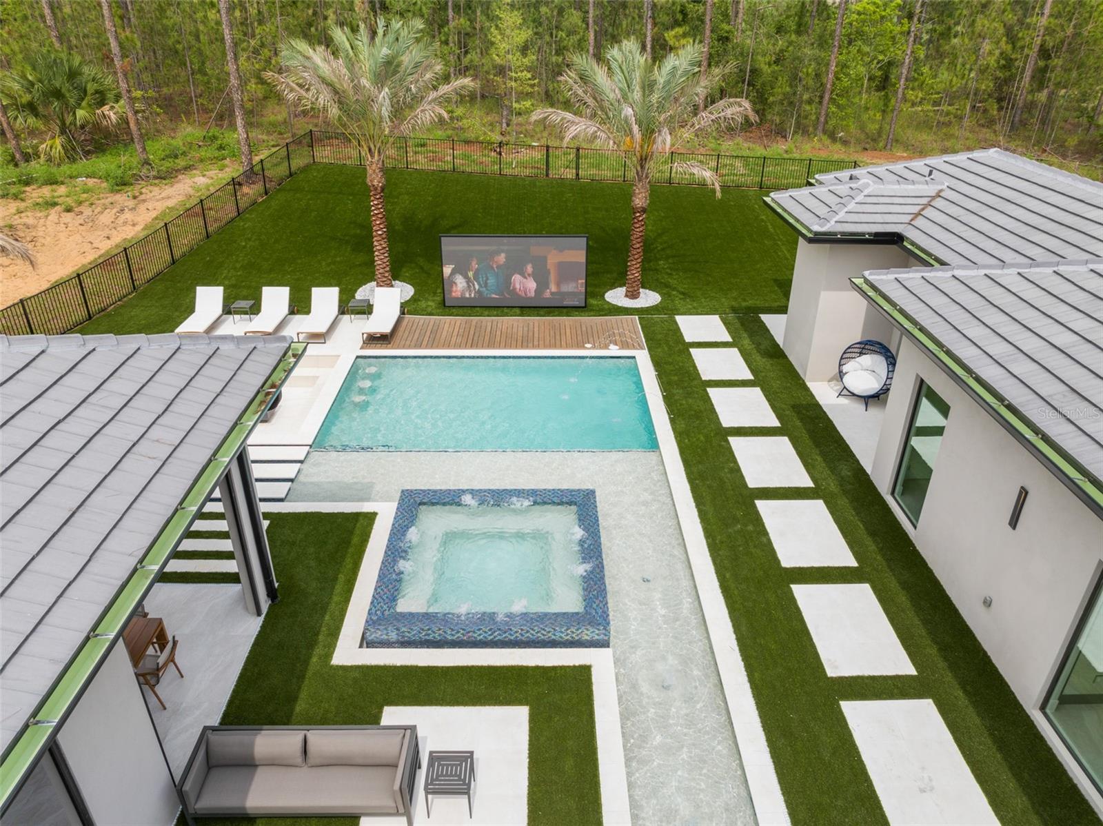 Listing photo id 74 for 16320 Pendio Drive