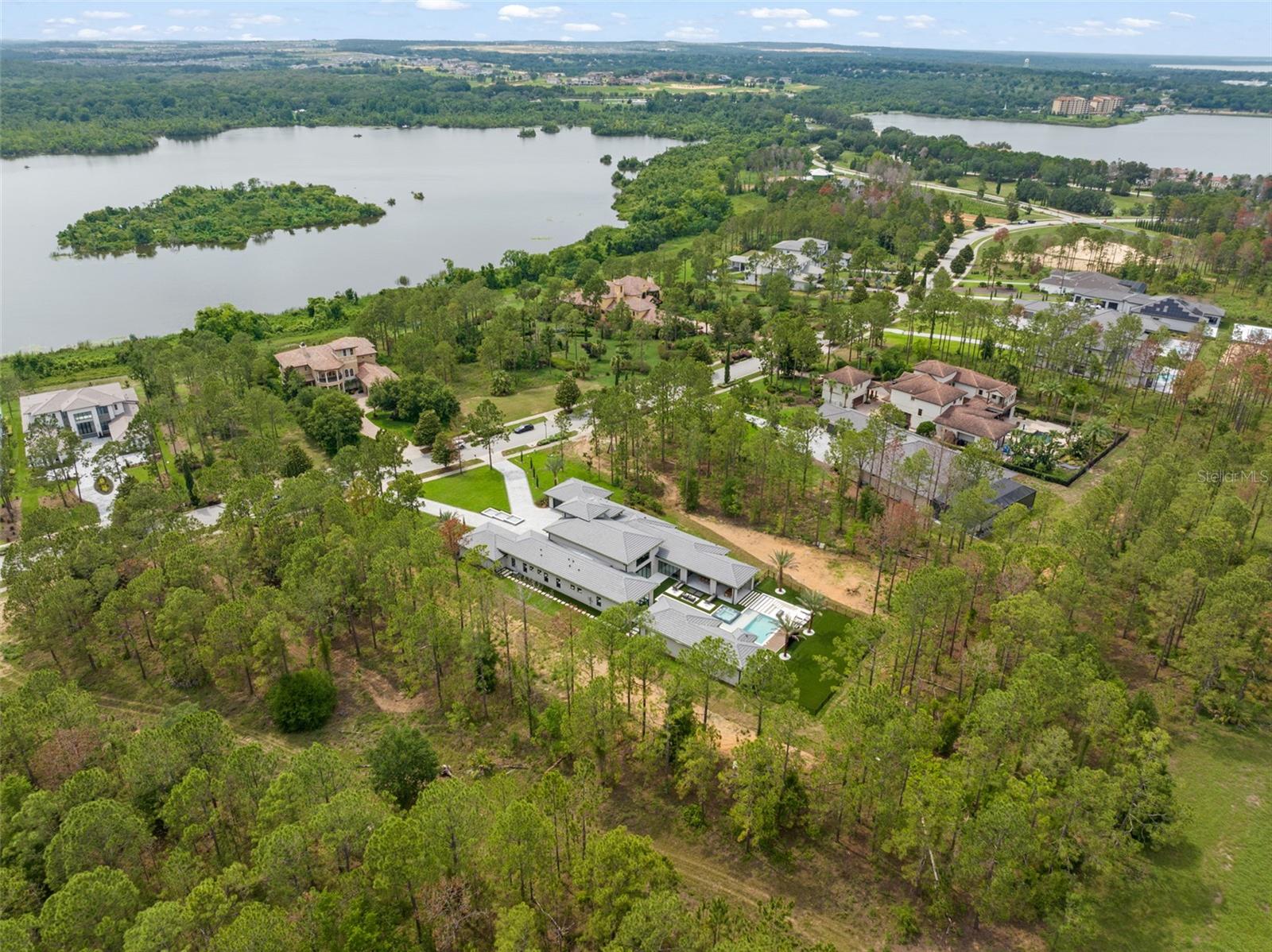 Listing photo id 77 for 16320 Pendio Drive