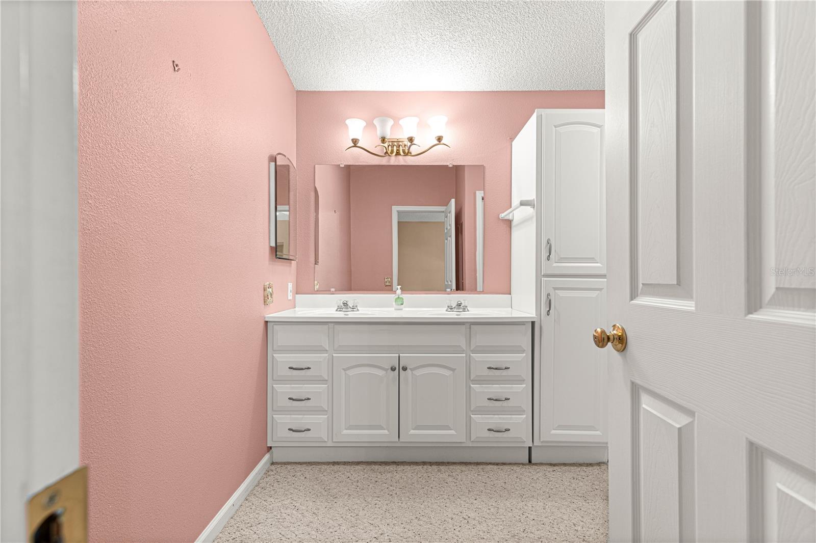Image 22 of 54 For 729 Agua Way
