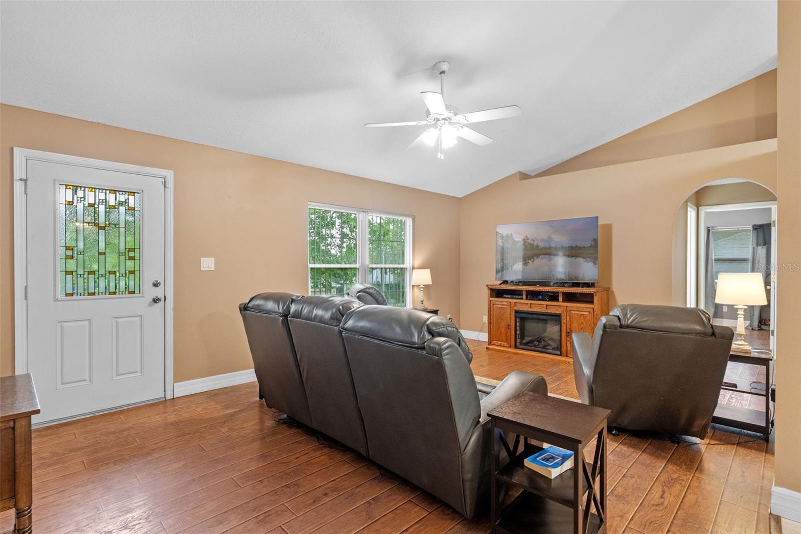 Image 3 of 22 For 815 Forestwood Drive