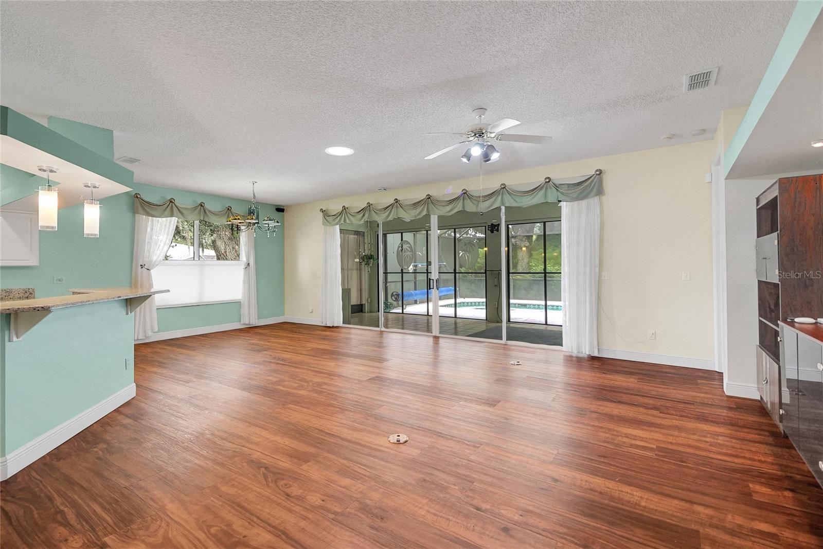 Image 11 of 54 For 32948 Rambling Oaks Court