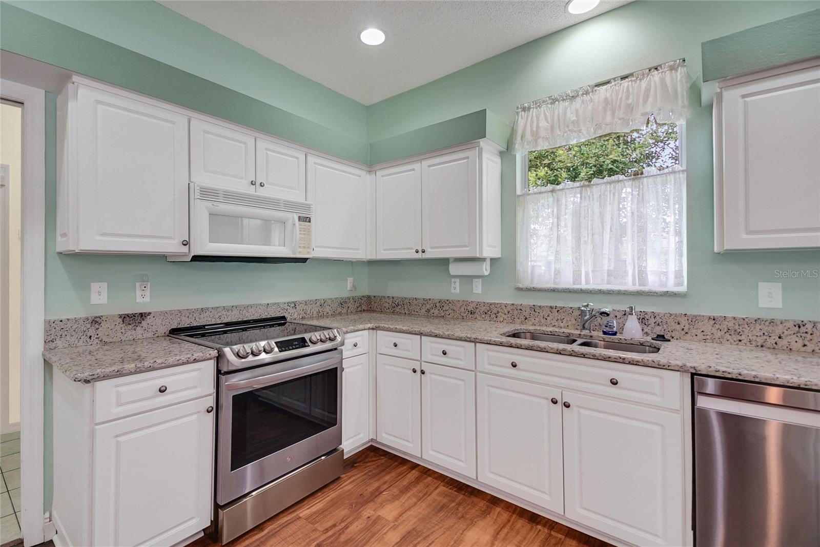 Image 17 of 54 For 32948 Rambling Oaks Court