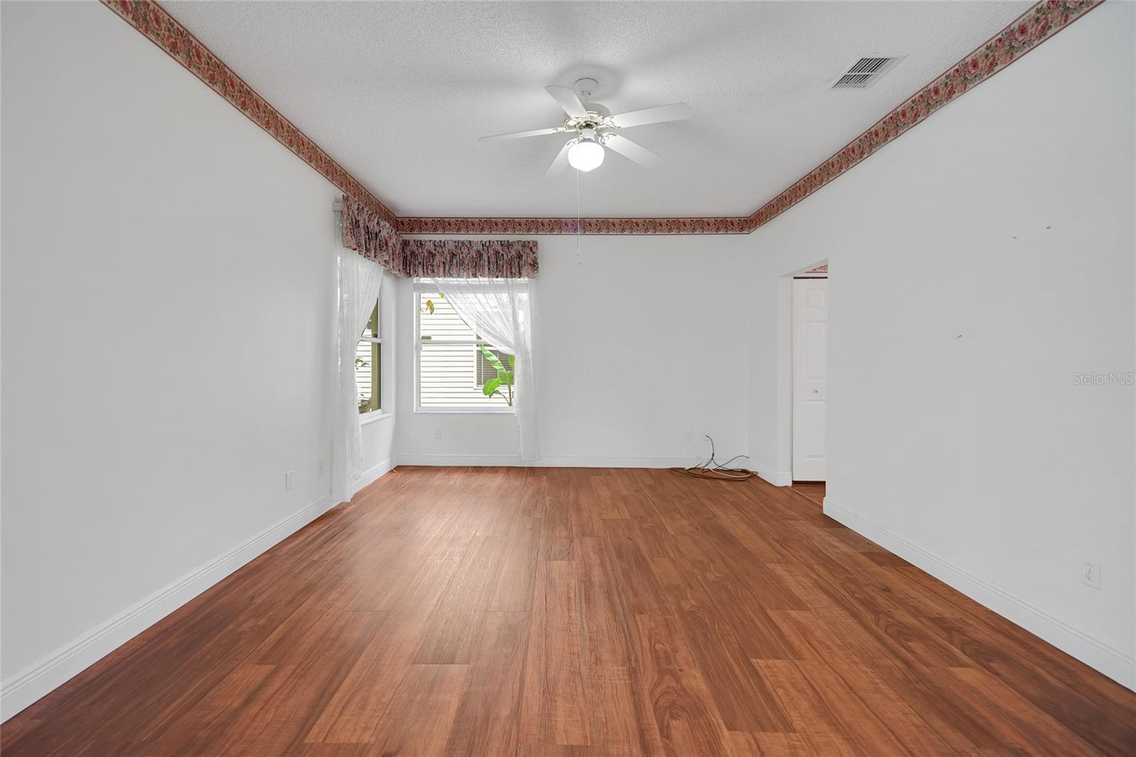 Image 35 of 54 For 32948 Rambling Oaks Court