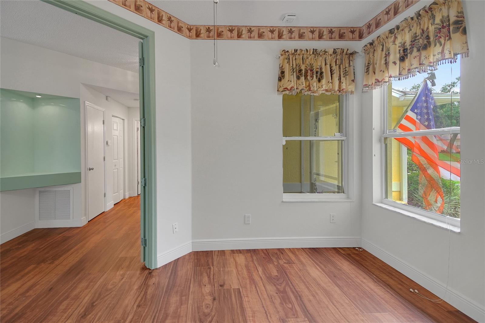 Image 9 of 54 For 32948 Rambling Oaks Court