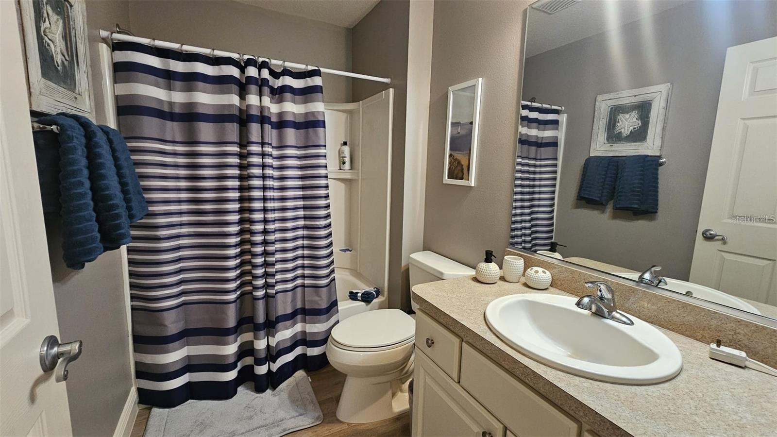Image 16 of 21 For 2552 Red Cedar Lane