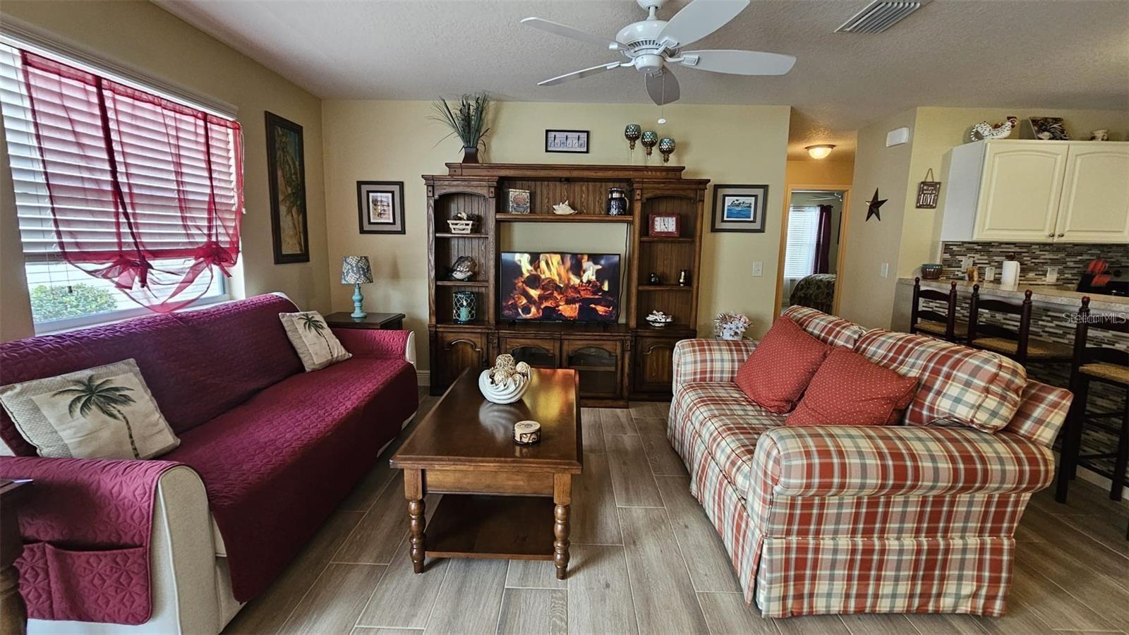 Image 5 of 21 For 2552 Red Cedar Lane