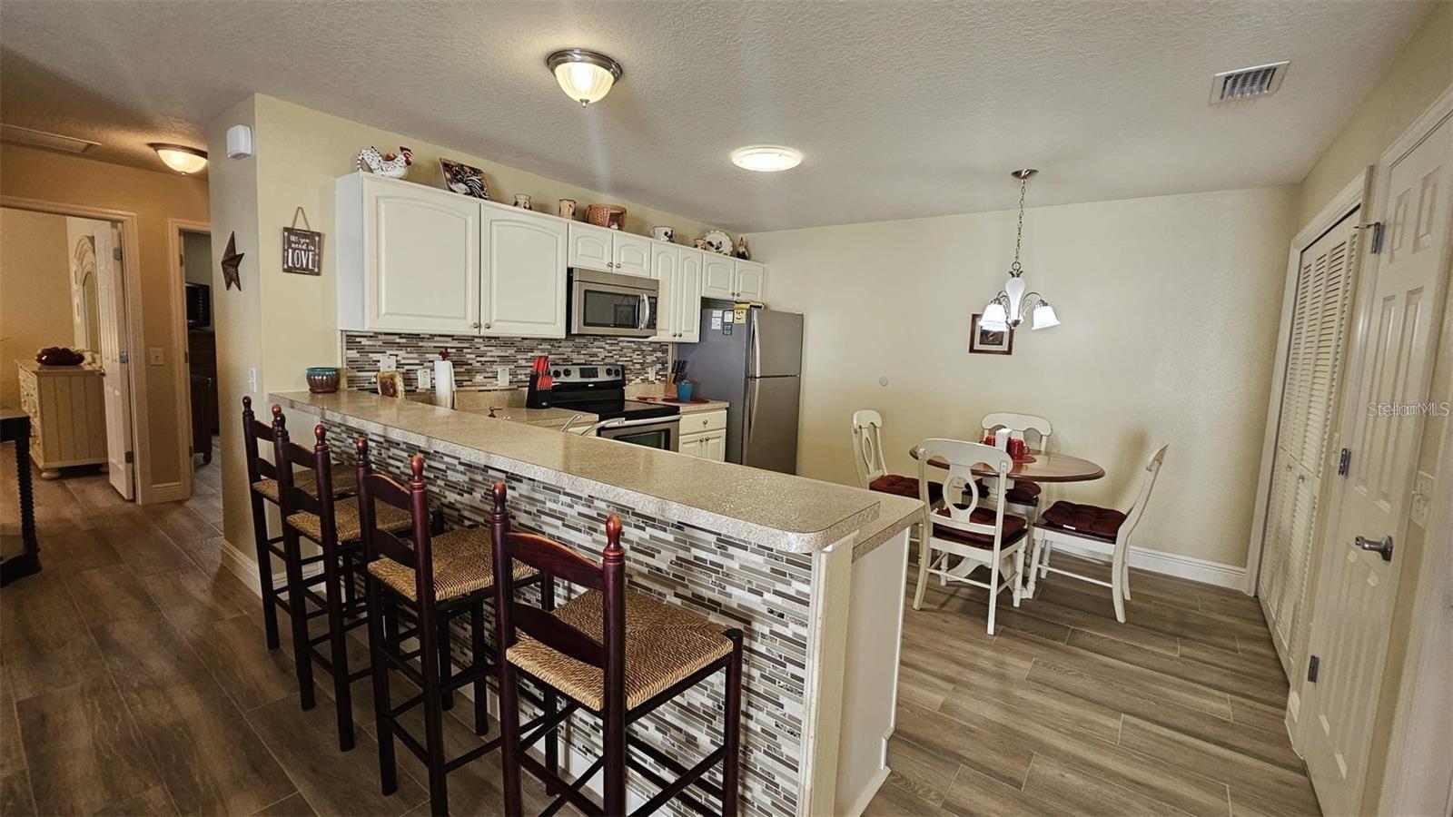 Image 7 of 21 For 2552 Red Cedar Lane