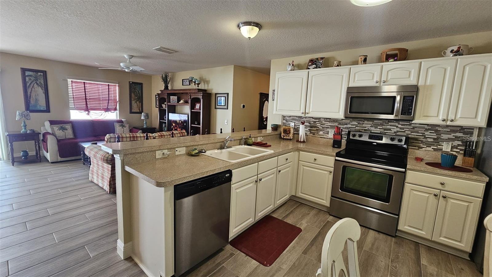Image 8 of 21 For 2552 Red Cedar Lane