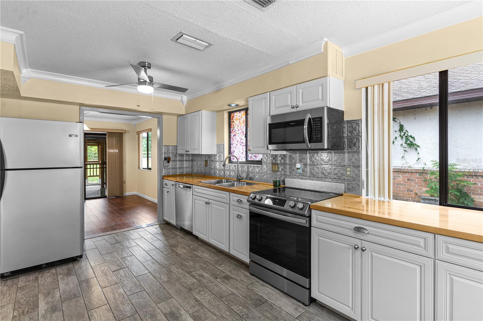 Image 15 of 53 For 112 Waterwood Drive