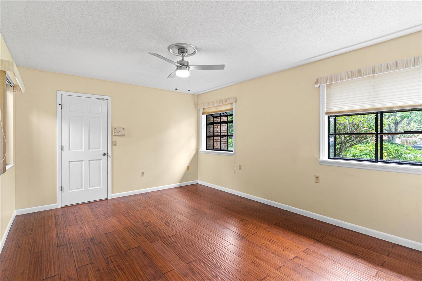 Image 22 of 53 For 112 Waterwood Drive